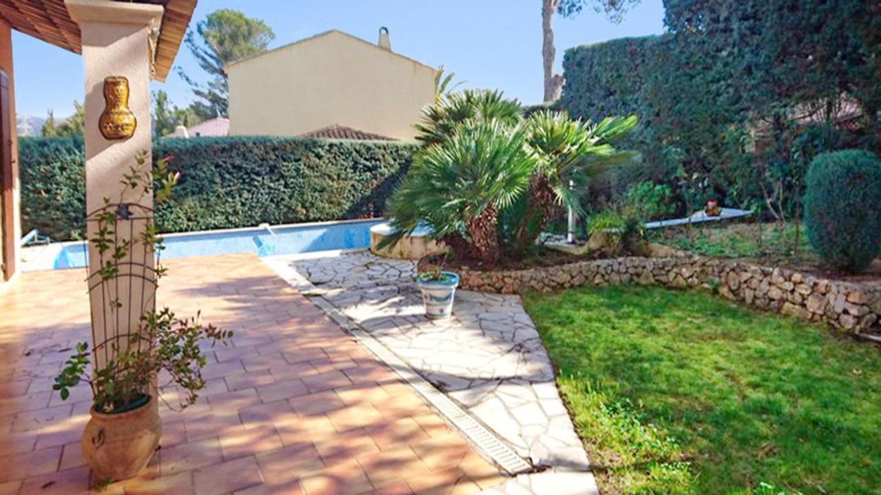 Villa Avec Piscine A Saint-Raphael Et Vue Sur La Montagne Екстериор снимка