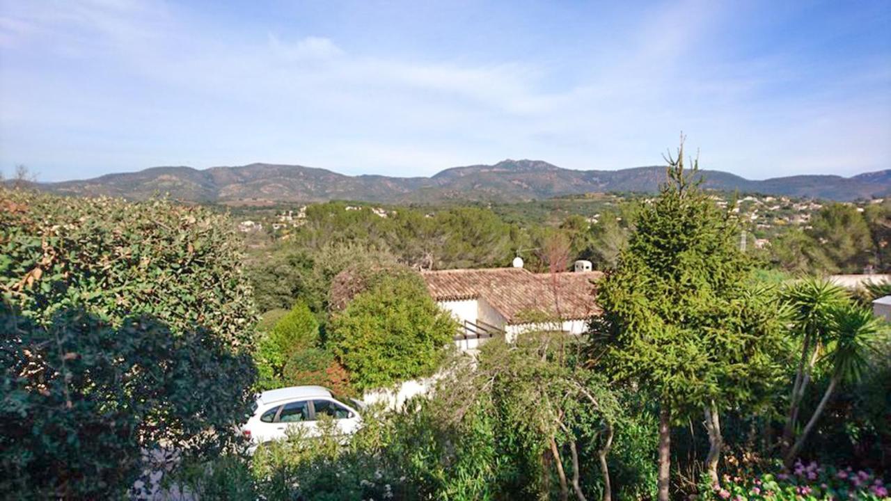 Villa Avec Piscine A Saint-Raphael Et Vue Sur La Montagne Екстериор снимка